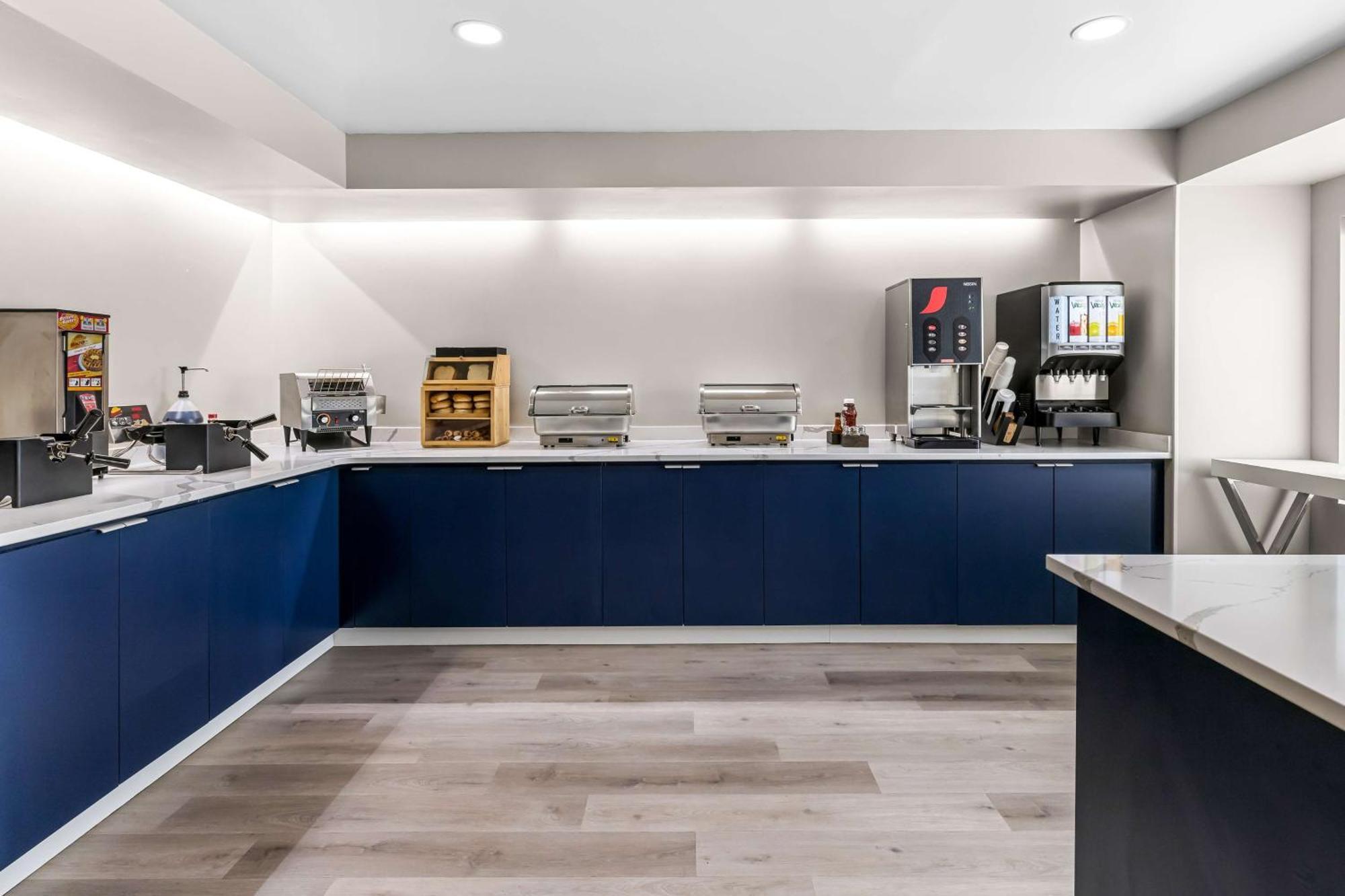 Best Western Buffalo Inn & Suites エクステリア 写真