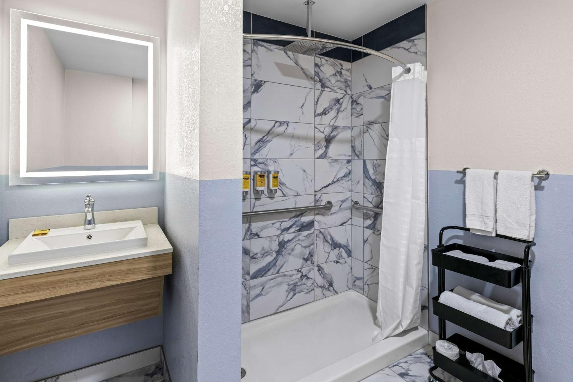 Best Western Buffalo Inn & Suites エクステリア 写真