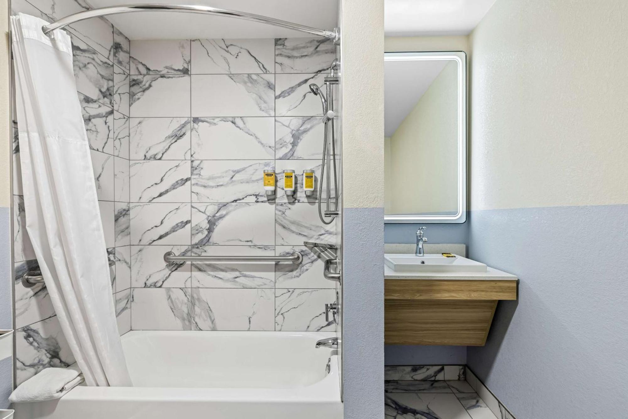 Best Western Buffalo Inn & Suites エクステリア 写真